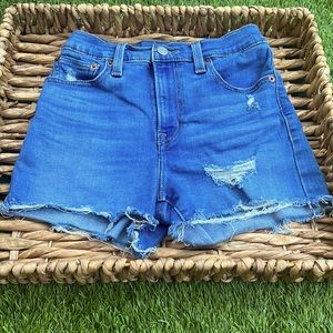 Levi’s - High Rise Stretch Shorts - Size: 25W - Light Wash Color: Tribecca Scoop
